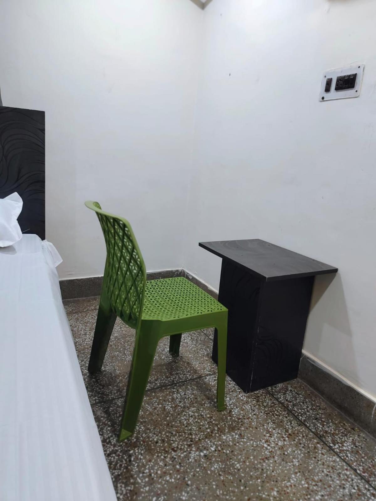 Hotel Crystal Dreams Mathura Bagian luar foto