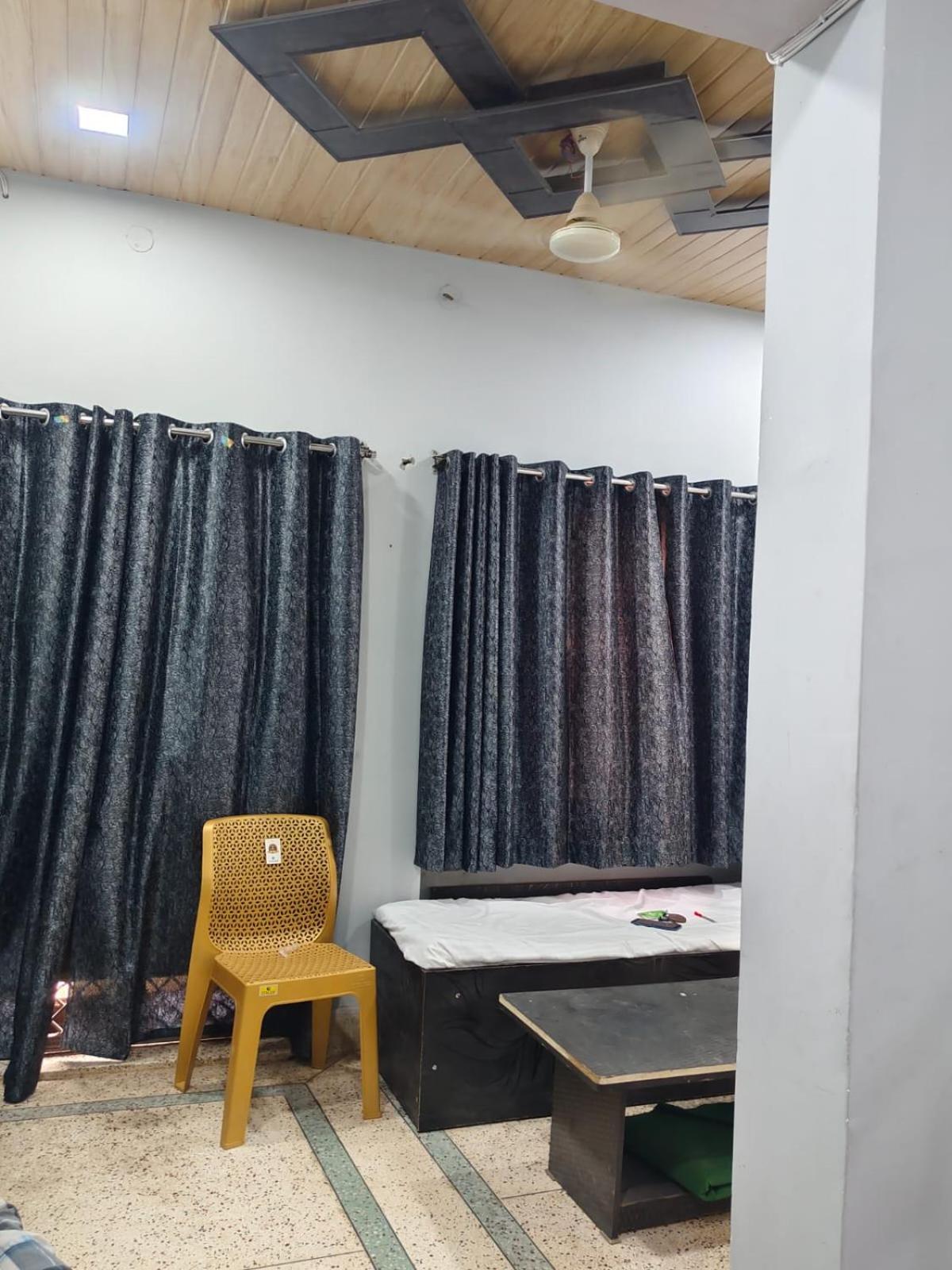 Hotel Crystal Dreams Mathura Bagian luar foto