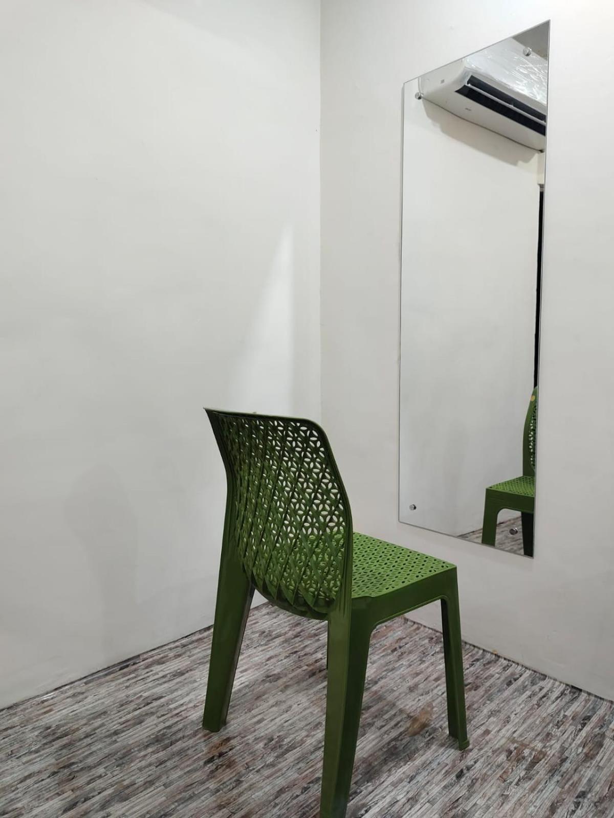 Hotel Crystal Dreams Mathura Bagian luar foto