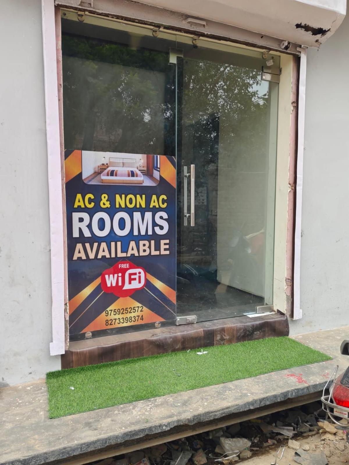 Hotel Crystal Dreams Mathura Bagian luar foto