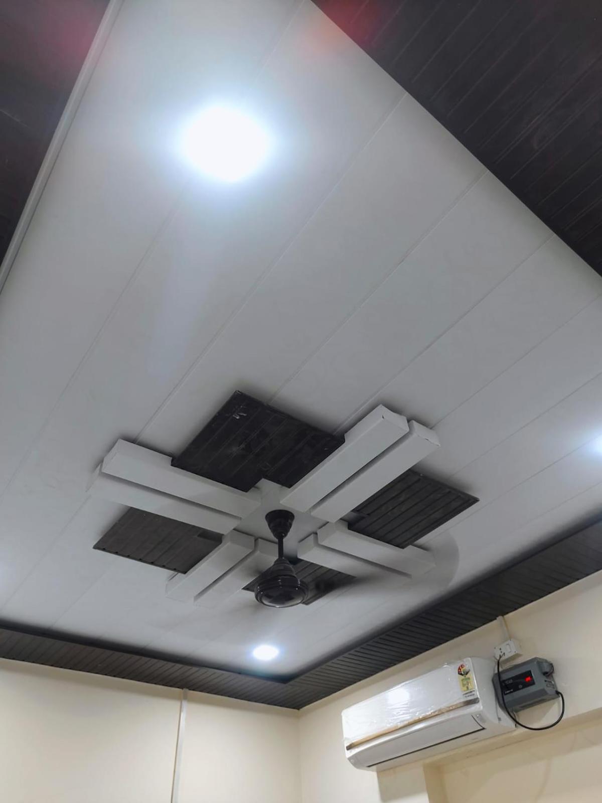Hotel Crystal Dreams Mathura Bagian luar foto