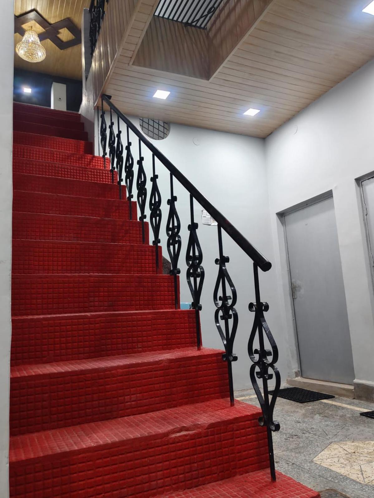 Hotel Crystal Dreams Mathura Bagian luar foto